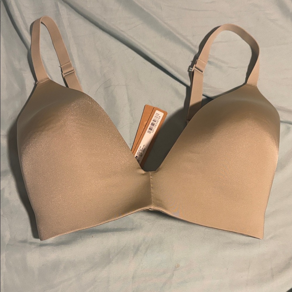 SKIMS WIRELESS FORM T-SHIRT BRA SIZE 32DDDD COLOR- TALC